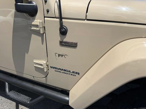 Used 2016 Jeep Wrangler Unlimited Sahara AWD/4WD image 28