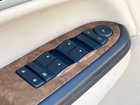 Used 2008 Buick Enclave CX w/ Driver Confidence Package image 8