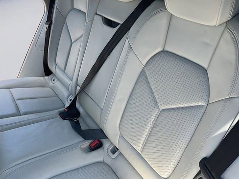 Used 2015 Porsche Macan Turbo AWD/4WD image 12