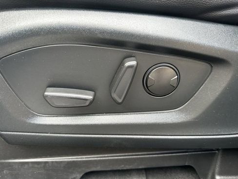 Used 2022 Ford Explorer Limited w/ Equipment Group 301A image 17