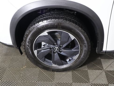 Used 2024 Nissan Rogue SV image 15