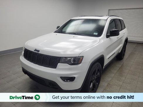 Used 2019 Jeep Grand Cherokee Laredo image 1