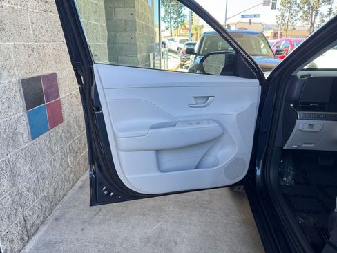 Used 2025 Hyundai Kona SEL image 18