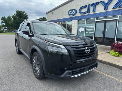 Used 2023 Nissan Pathfinder SL w/ SL Premium Package AWD/4WD image 2