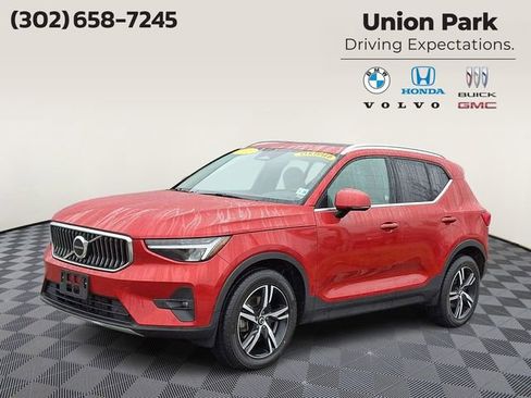 Certified 2023 Volvo XC40 B5 Plus image 1