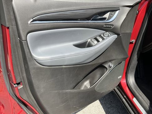 Used 2024 Buick Enclave Premium image 8