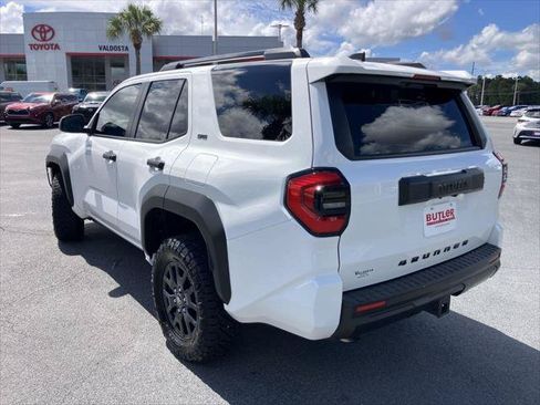 Certified 2025 Toyota 4Runner SR5 AWD/4WD image 3