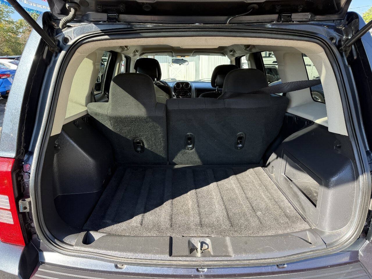 Used 2014 Jeep Patriot Latitude AWD/4WD image 8