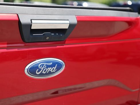 Used 2015 Ford F150 XLT w/ Equipment Group 302A Luxury AWD/4WD image 31