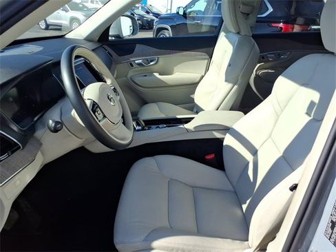Used 2024 Volvo XC90 B6 Plus image 4