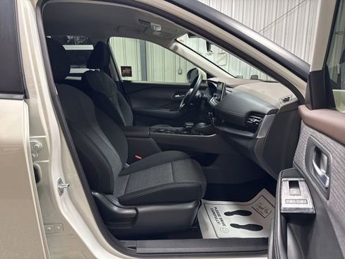 Used 2022 Nissan Rogue SV AWD/4WD image 25