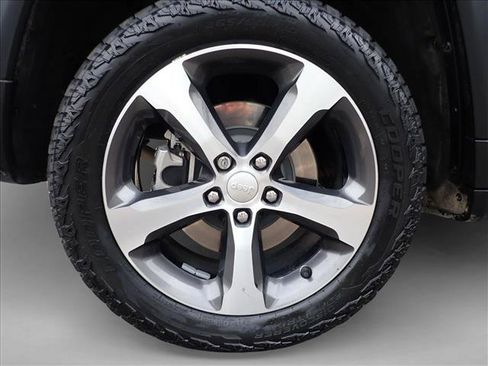 Used 2023 Jeep Grand Cherokee 4WD 4xe image 7