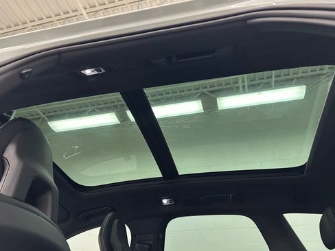 Used 2018 Volvo XC60 T8 R-Design w/ Convenience Package image 40