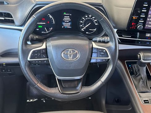 Certified 2024 Toyota Sienna XLE FWD image 14