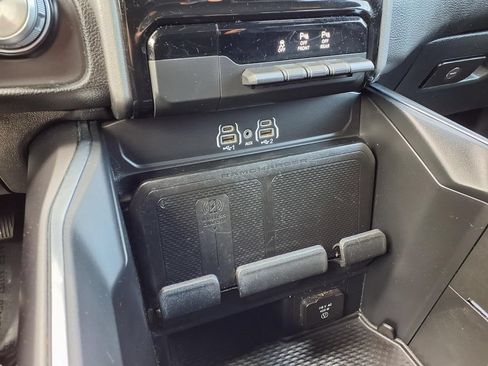 Used 2025 RAM 1500 Laramie AWD/4WD image 9