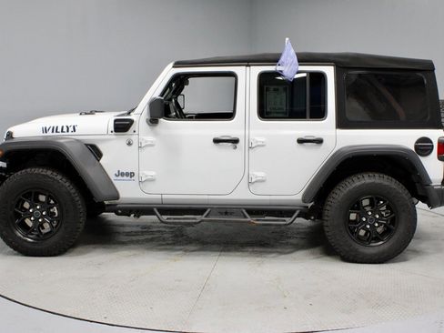 Used 2024 Jeep Wrangler Unlimited image 9
