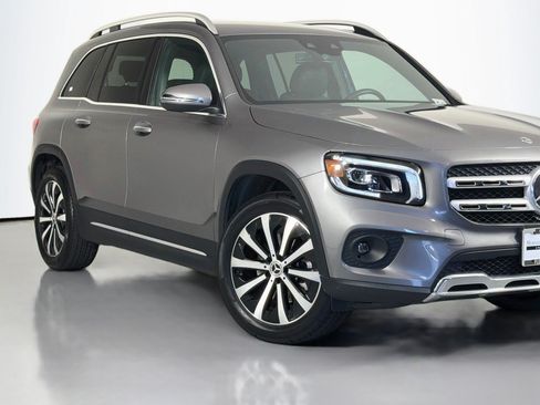 Used 2022 Mercedes-Benz GLB 250 w/ Premium Package Lite image 14