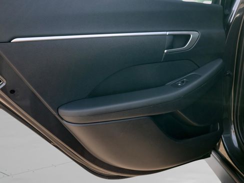 Used 2025 Hyundai Sonata SE image 8