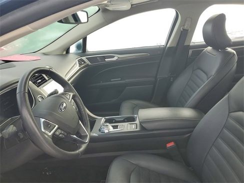 Used 2018 Ford Fusion SE w/ Fusion SE Technology Package image 11