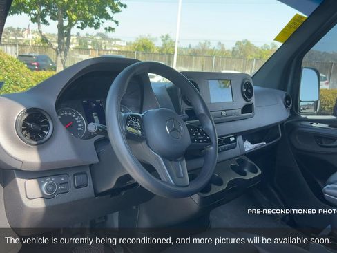 Used 2024 Mercedes-Benz Sprinter 2500 image 11