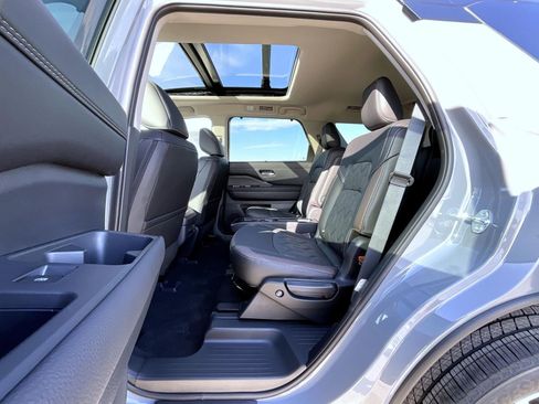 New 2026 Nissan Pathfinder Platinum image 11