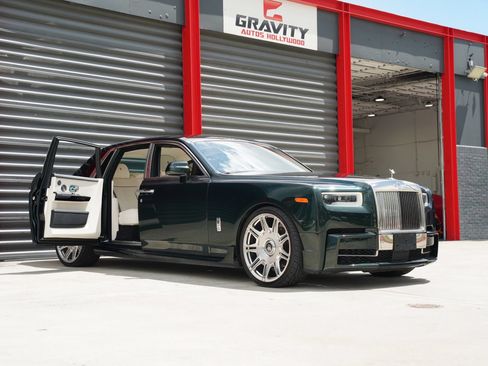 Used 2022 Rolls-Royce Phantom Sedan RWD image 11