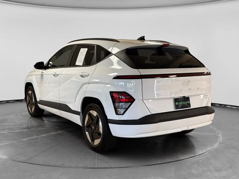 Used 2024 Hyundai Kona SEL FWD image 2