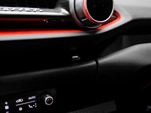 Used 2018 Ferrari 812 Superfast image 71