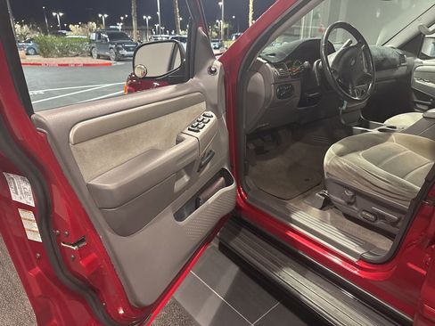 Used 2004 Ford Explorer XLT image 23