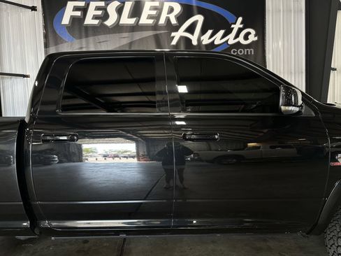 Used 2015 RAM 2500 Laramie w/ Black Appearance Group AWD/4WD image 3