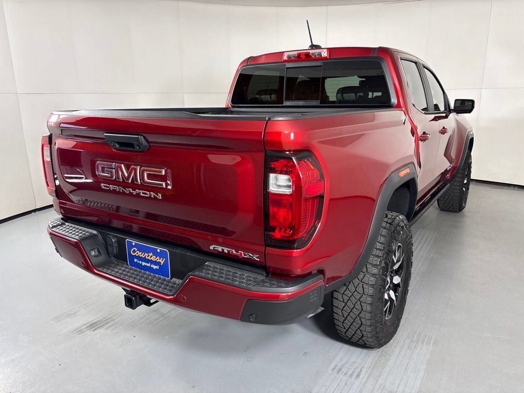 Used 2025 GMC Canyon AT4 w/ AT4X Package AWD/4WD image 8