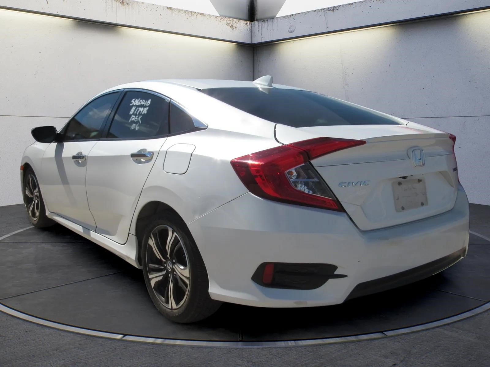 Used 2017 Honda Civic Touring image 4
