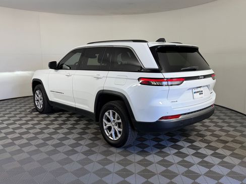 Used 2022 Jeep Grand Cherokee Limited image 3