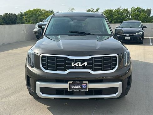 Used 2025 Kia Telluride S FWD image 8