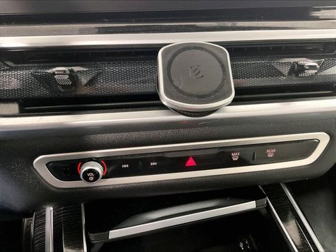 Used 2023 BMW X7 xDrive40i w/ Executive Package image 27