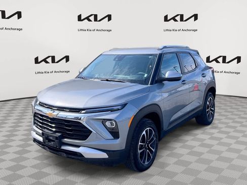 Used 2025 Chevrolet TrailBlazer LT image 1