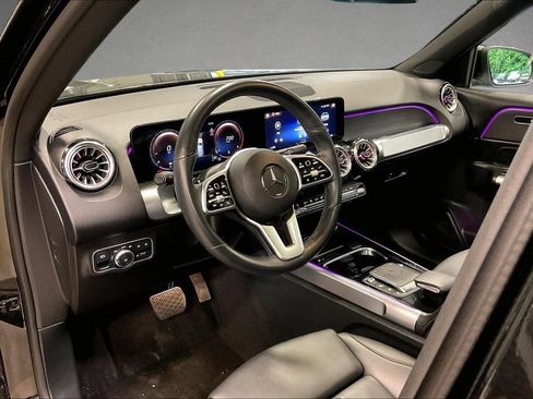 Used 2023 Mercedes-Benz GLB 250 4MATIC w/ Premium Package image 18