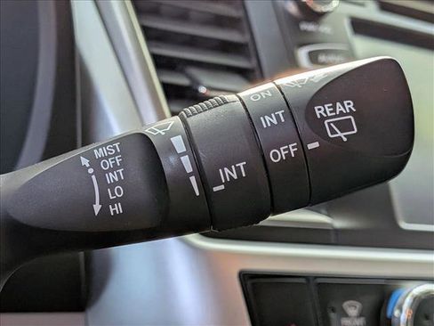 Used 2018 Toyota Highlander XLE image 9