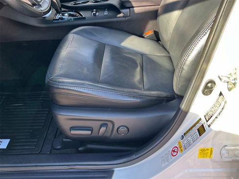 Used 2016 Toyota Avalon image 25