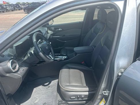 Used 2025 Chevrolet Trax ACTIV w/ Driver Confidence Package FWD image 6