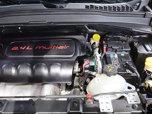 Used 2017 Jeep Renegade Trailhawk AWD/4WD image 40