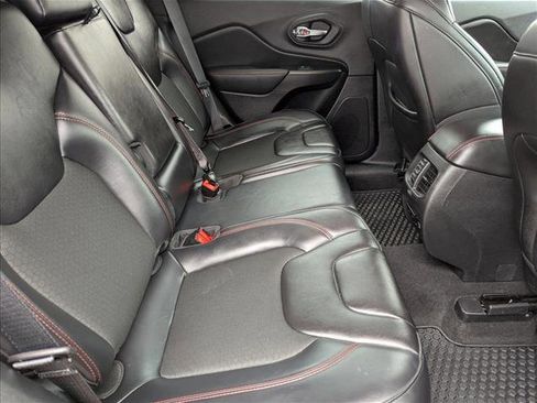 Used 2020 Jeep Cherokee Trailhawk image 20