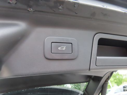 Used 2023 Land Rover Range Rover Velar S AWD/4WD image 34