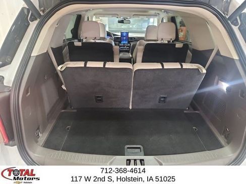 Used 2023 Ford Explorer Platinum w/ Technology Package AWD/4WD image 9