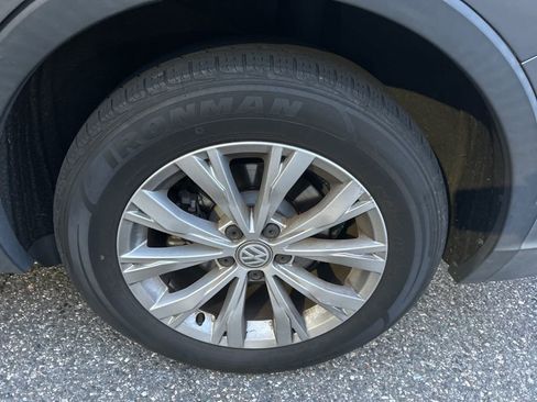 Used 2018 Volkswagen Tiguan SE w/ Panoramic Sunroof Package image 22