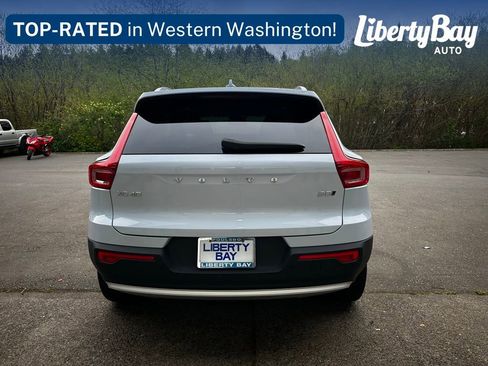 Used 2025 Volvo XC40 B5 Core AWD/4WD image 7