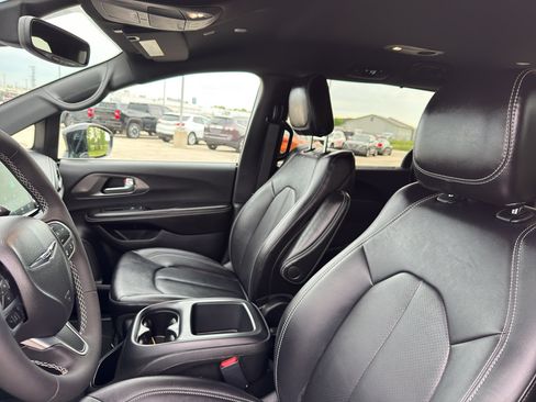 New 2026 Chrysler Pacifica Select FWD image 26