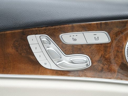 Used 2019 Mercedes-Benz E 300 4MATIC image 28