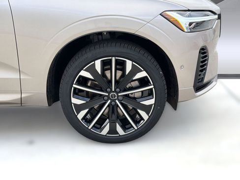 New 2026 Volvo XC60 T8 Ultra w/ Protection Package Premier AWD/4WD image 11
