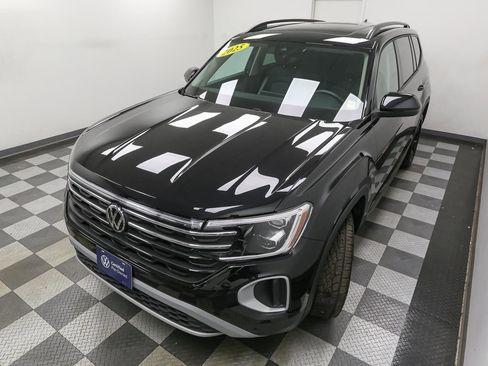 Certified 2025 Volkswagen Atlas Peak Edition SE AWD/4WD image 7